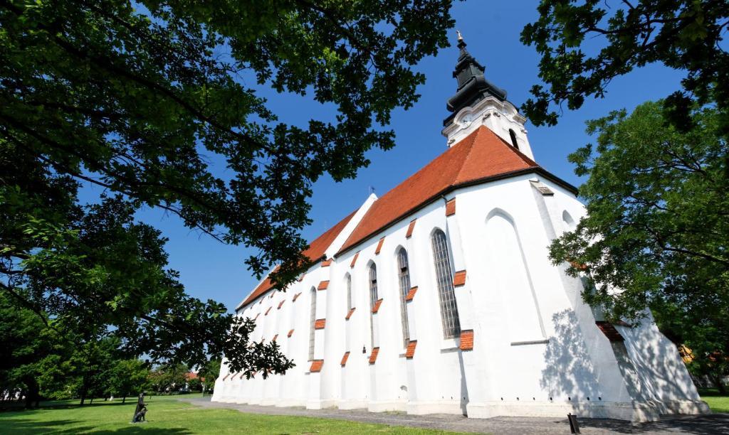 Mátyás Panzió Acomodação com café da manhã Szeged Exterior foto